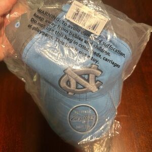 North Carolina Tar Heels Basketball Blue and Gray Hat brand new